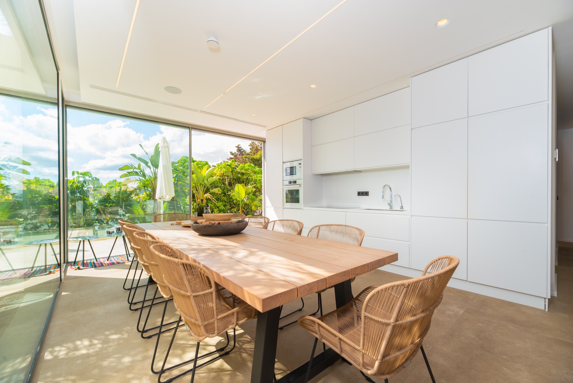 Resa Estates Ibiza sale villa Marlin vieuws kitchen 2.jpg